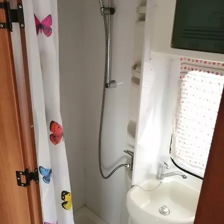 Autocaravana Fija En Parcela Ideal Para Surferos * Lajares